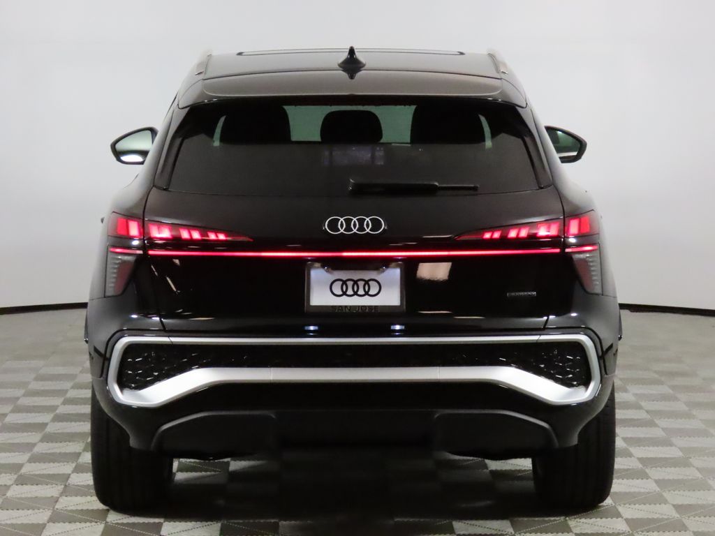 Thumbnail: 2026 Audi Q3 - 4