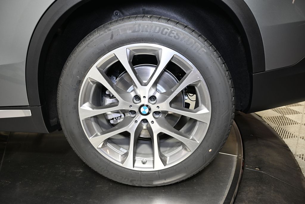 Thumbnail: 2026 BMW X5 - 12