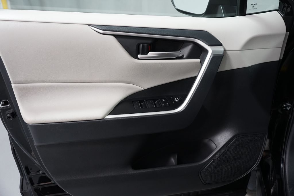Thumbnail: 2025 Toyota RAV4 - 30