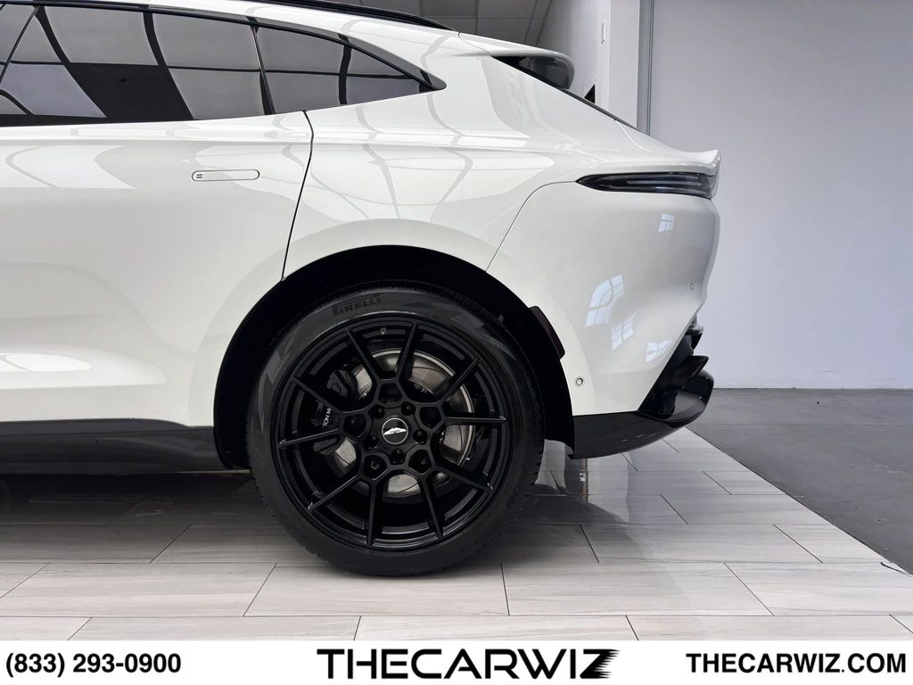 2021 Aston Martin DBX