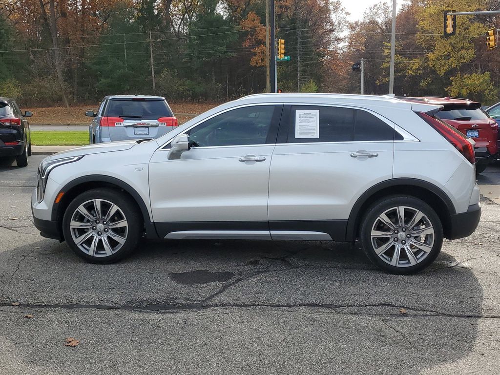 2022 Cadillac XT4 Premium Luxury 4