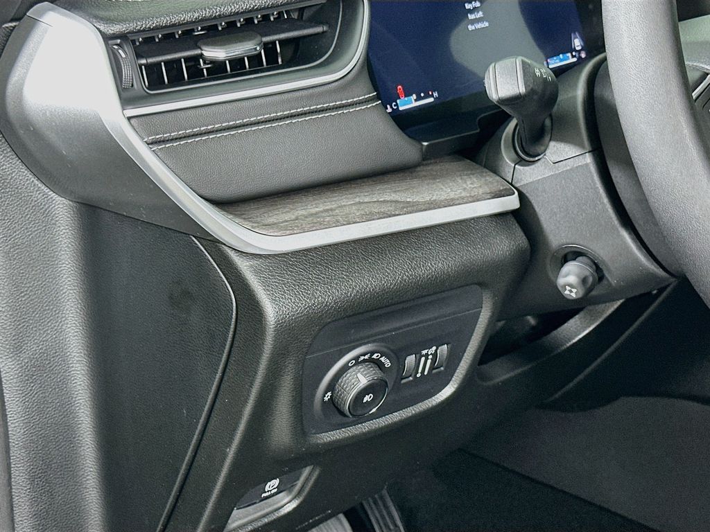 Thumbnail: 2024 Jeep Grand Cherokee - 10