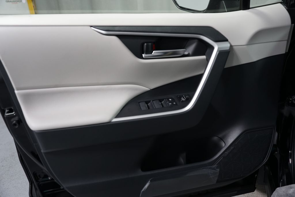 Thumbnail: 2025 Toyota RAV4 - 30