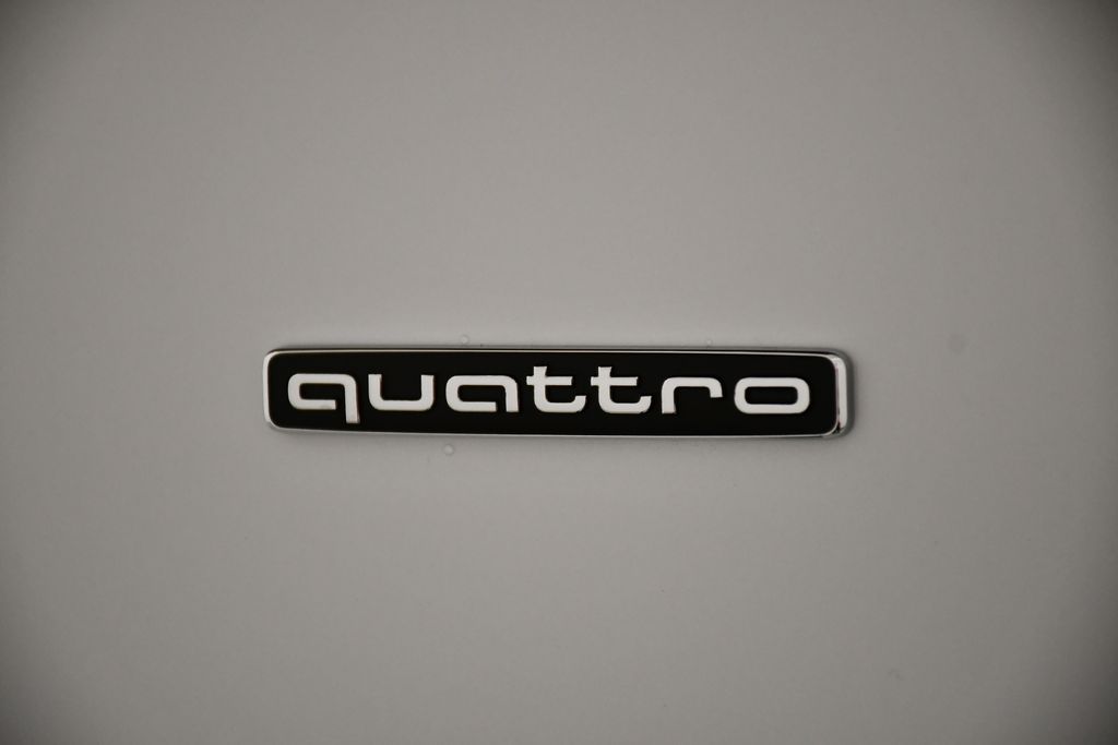 Thumbnail: 2025 Audi Q5 - 10