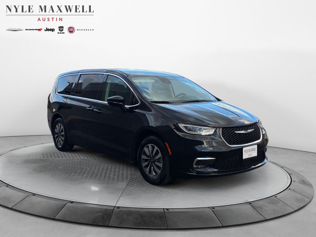 Used Car 2024 Chrysler Pacifica Hybrid  Select For Sale Under $30,000 In Austin, Texas