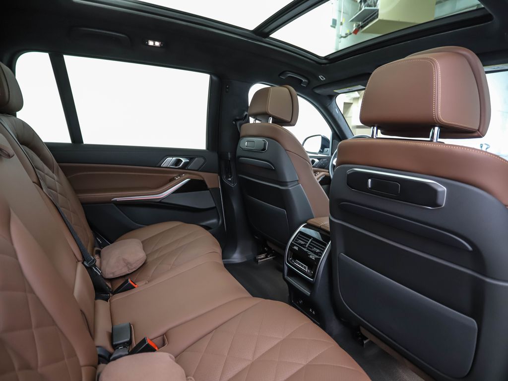 Thumbnail: 2023 BMW X7 - 32