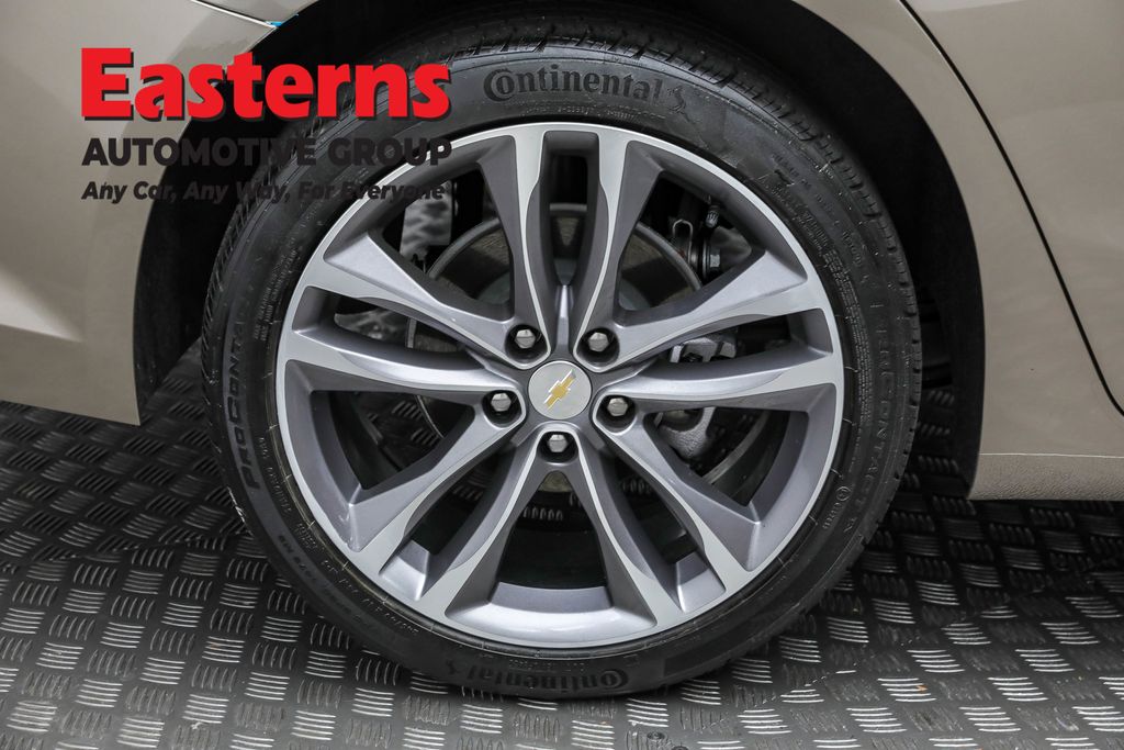 Used 2024 Gray Chevrolet LT image 31