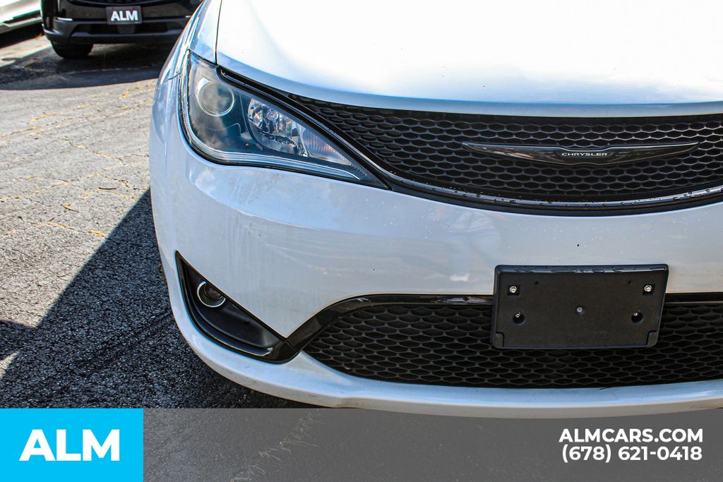 Used 2019 White Chrysler Touring Plus image 11