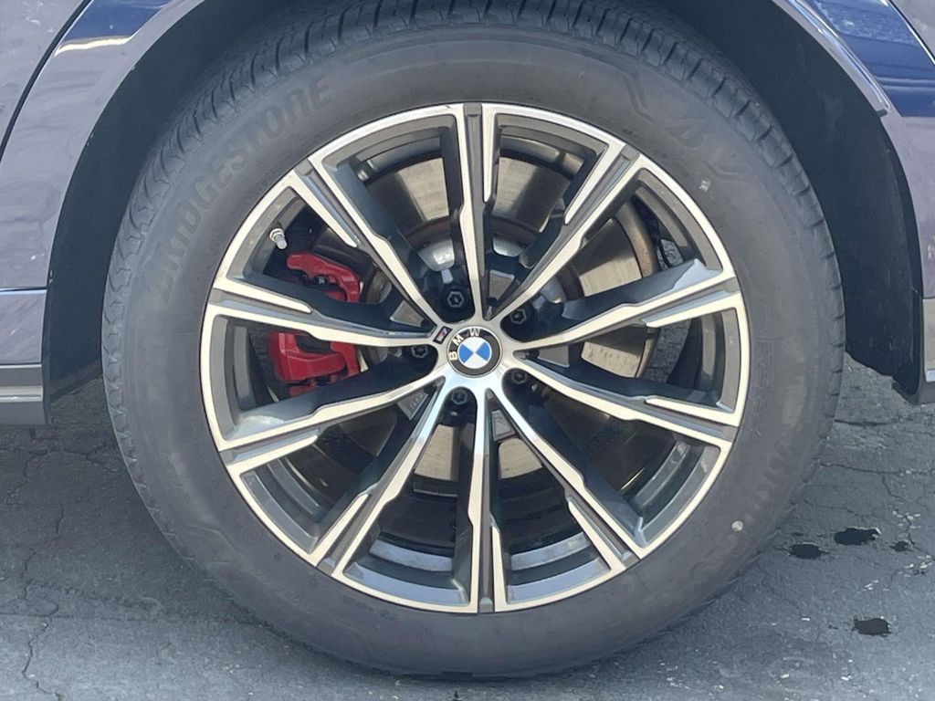 Used 2025 Blue BMW M60i image 9