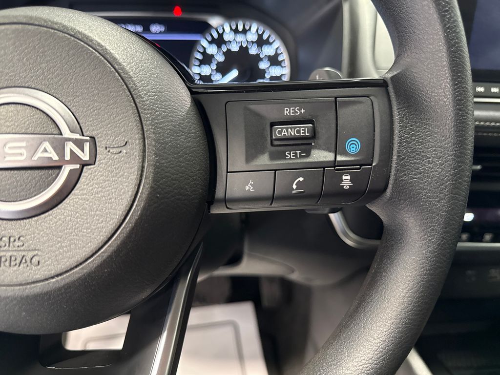 2023 Nissan Rogue SV - Image 4