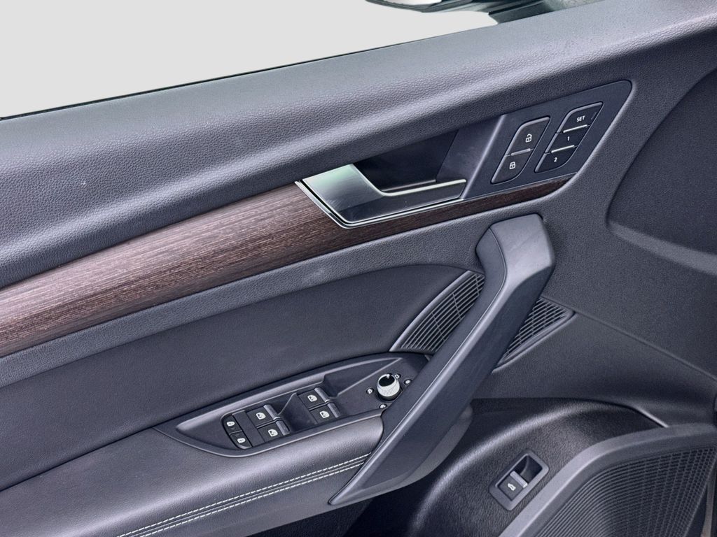Thumbnail: 2023 Audi Q5 - 21