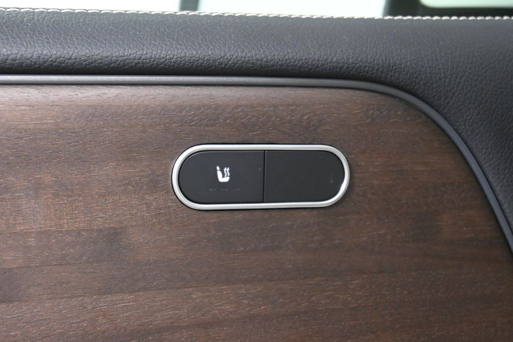 Thumbnail: 2022 Mercedes-Benz GLB - 30