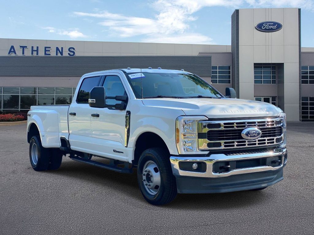 Oxford White 2026 Ford F-350 Super Duty Pickup Truck Four-Wheel Drive Automatic