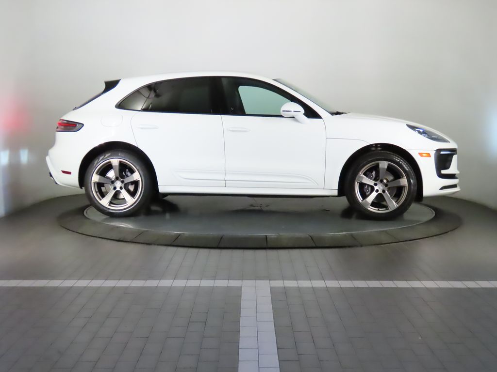 Thumbnail: 2022 Porsche Macan - 8