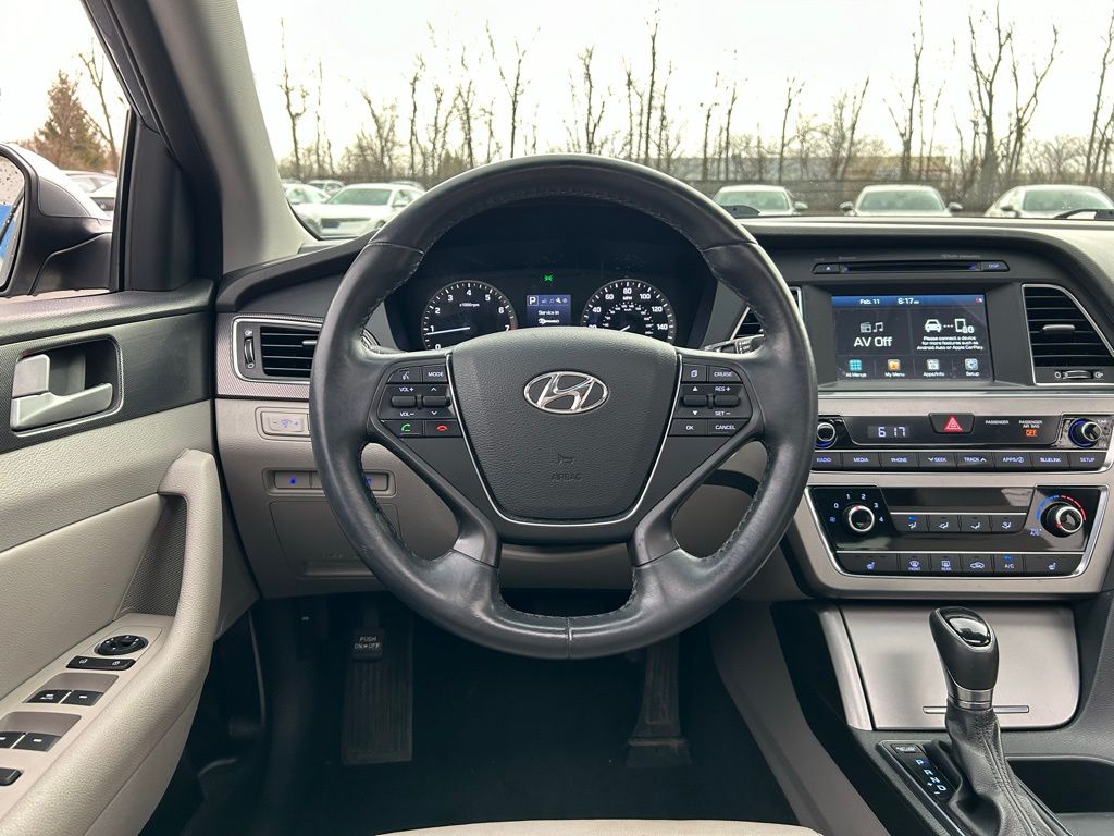 2016 Hyundai Sonata Base 13