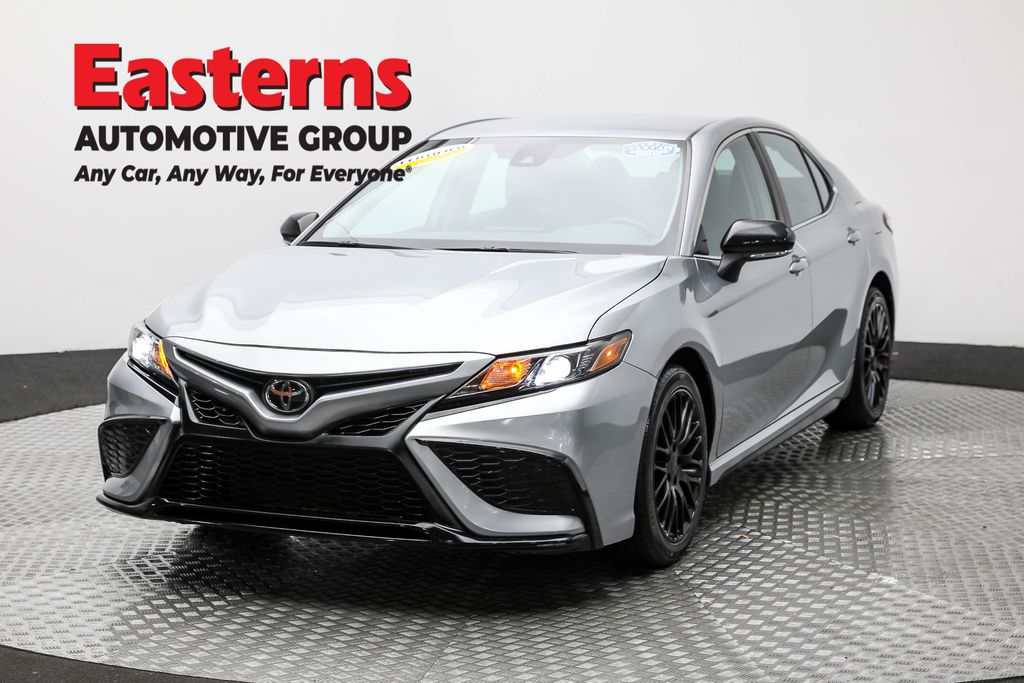 2024 Toyota Camry SE's photo