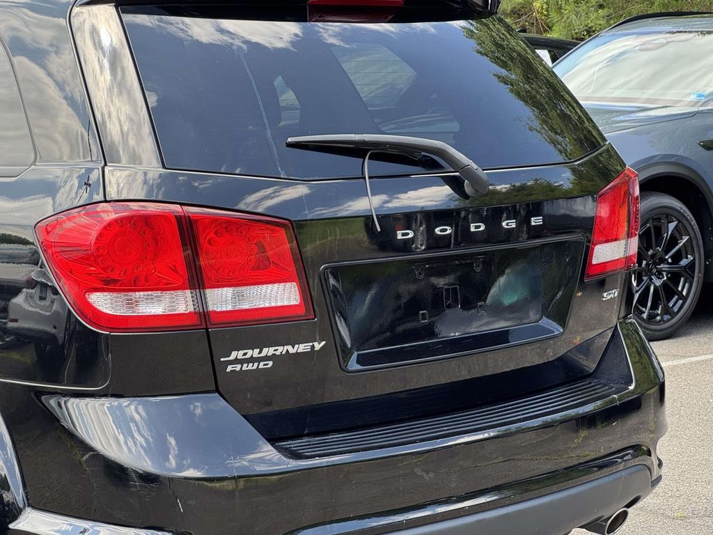 Used 2014 Black Dodge SXT image 10