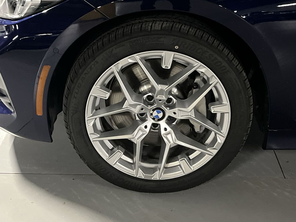 Thumbnail: 2026 BMW 3 Series - 10