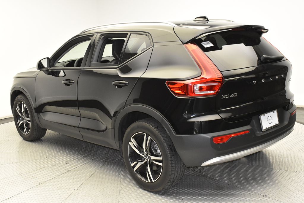 2023 Volvo XC40 B5 Core 7