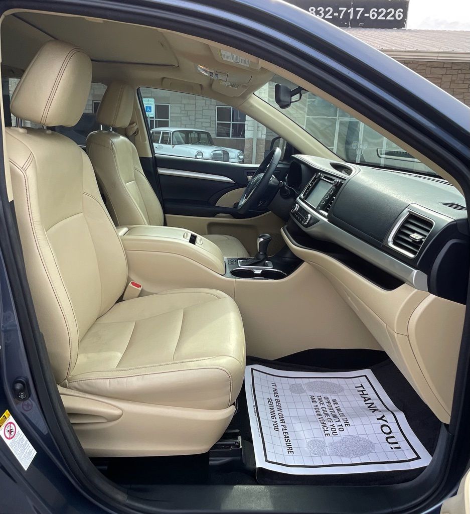 2016 Toyota Highlander XLE V6 Blue at Gullo Toyota