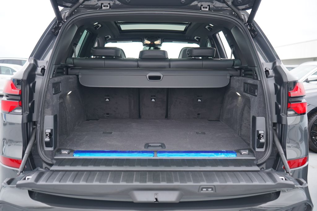 Thumbnail: 2026 BMW X5 - 21