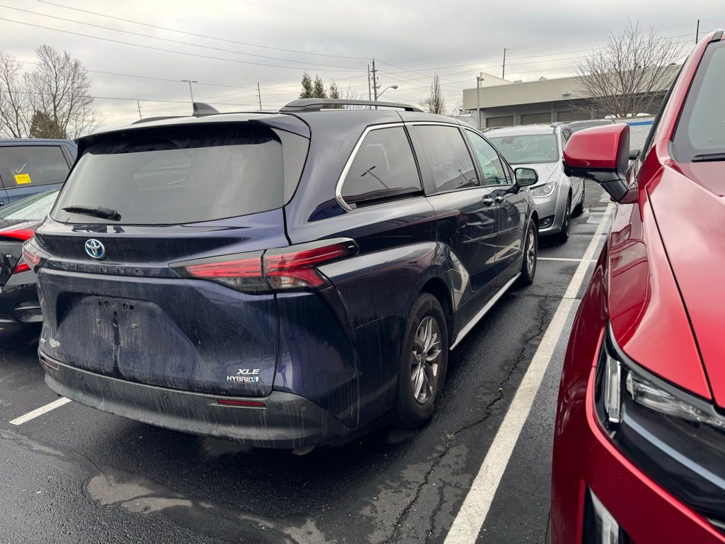 2022 Toyota Sienna XLE 4