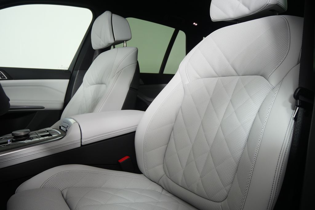 Thumbnail: 2026 BMW X5 - 11