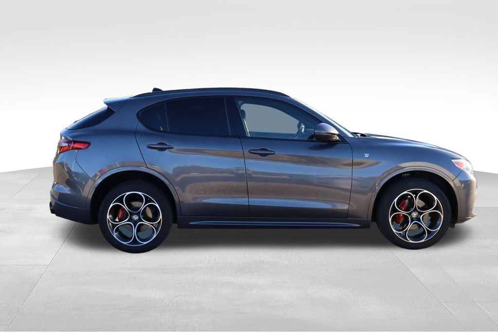 2022 Alfa Romeo Stelvio Ti 5