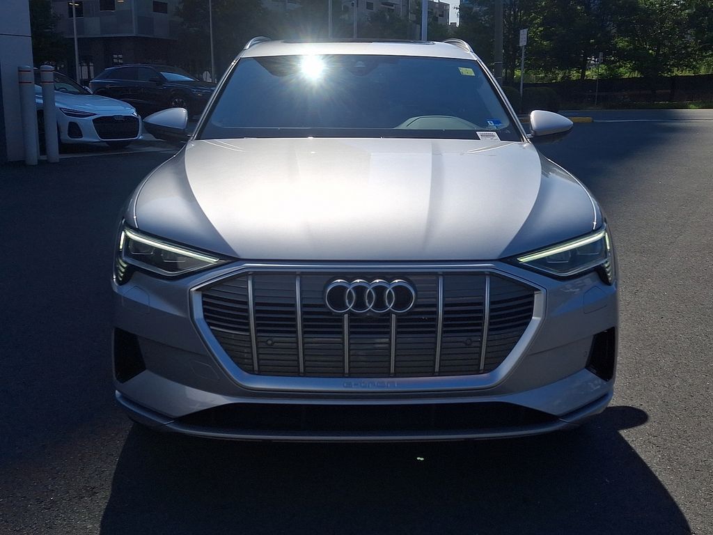 Thumbnail: 2023 Audi e-tron - 2