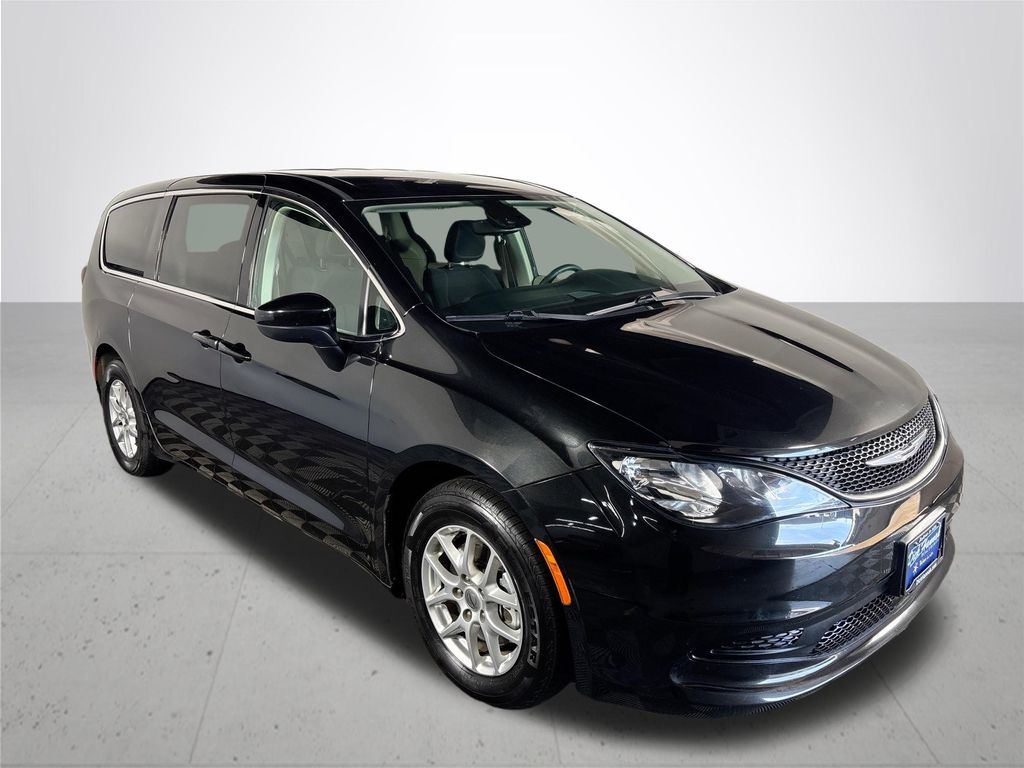 2023 Chrysler Voyager LX