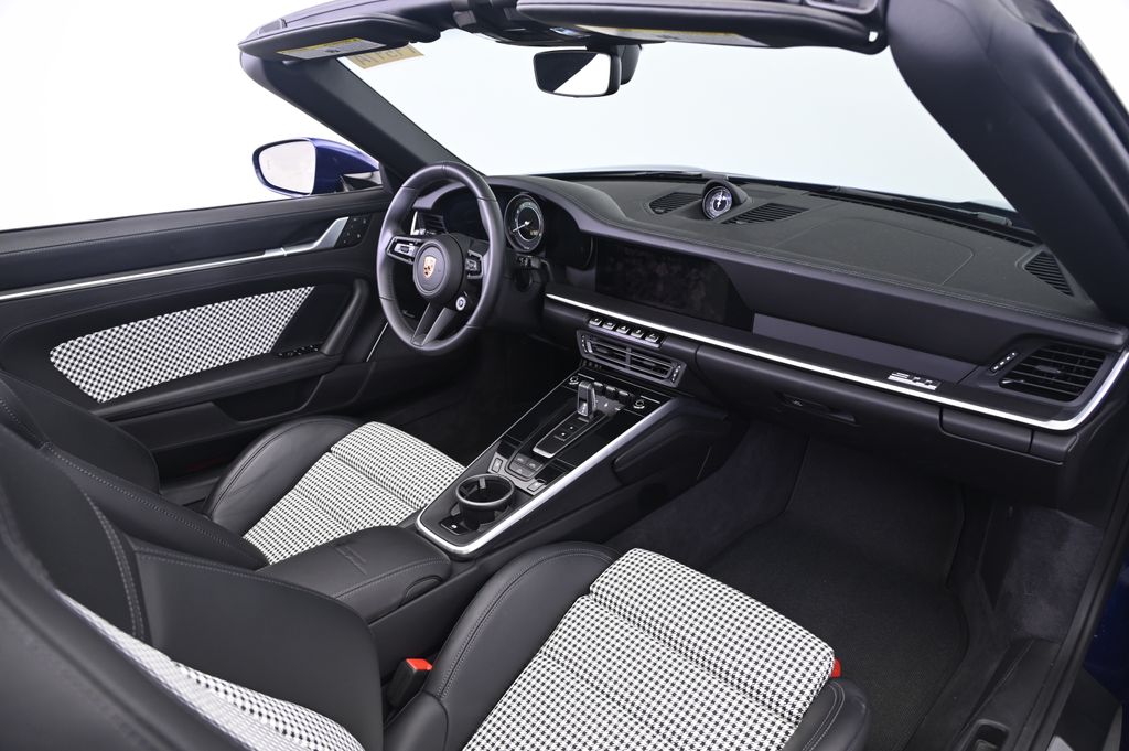 Thumbnail: 2024 Porsche 911 - 18