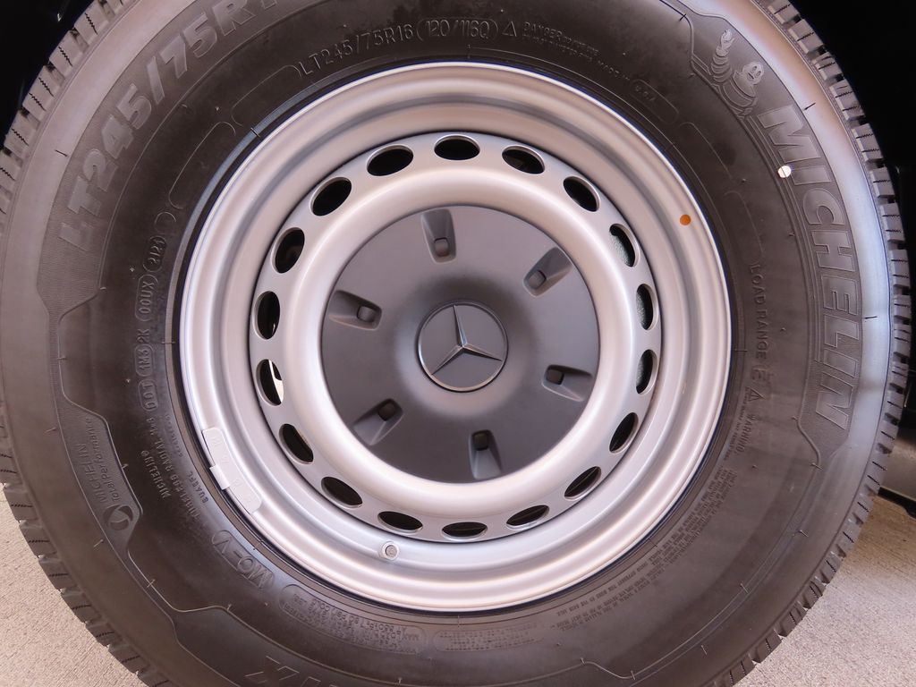 2025 Mercedes-Benz Sprinter 2500 29