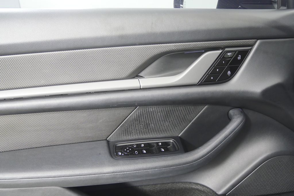 Thumbnail: 2021 Porsche Taycan - 11