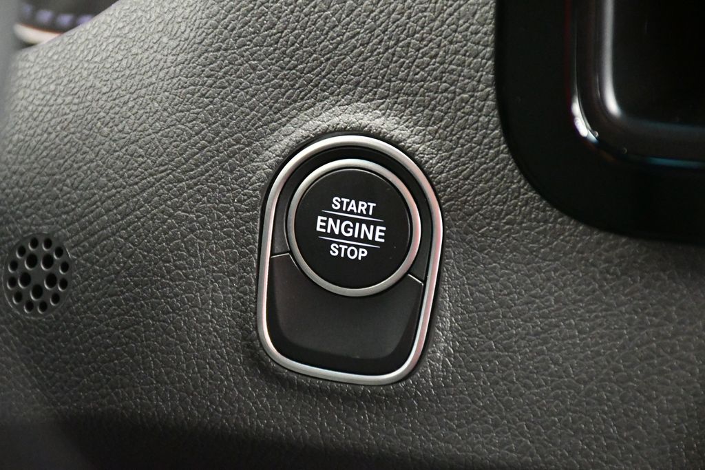 Thumbnail: 2025 Mercedes-Benz Sprinter - 22