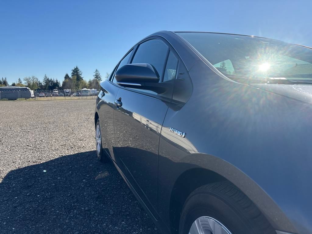 2022 Magnetic Gray Metallic Toyota Prius L FWD Hatchback