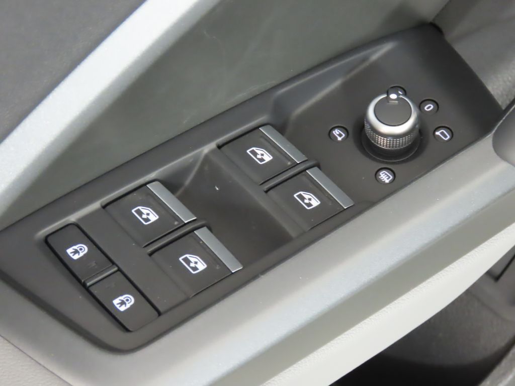 Thumbnail: 2025 Audi Q3 - 31