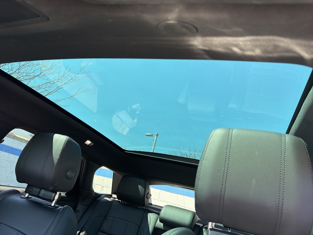 Thumbnail: 2021 Land Rover Range Rover Evoque - 11