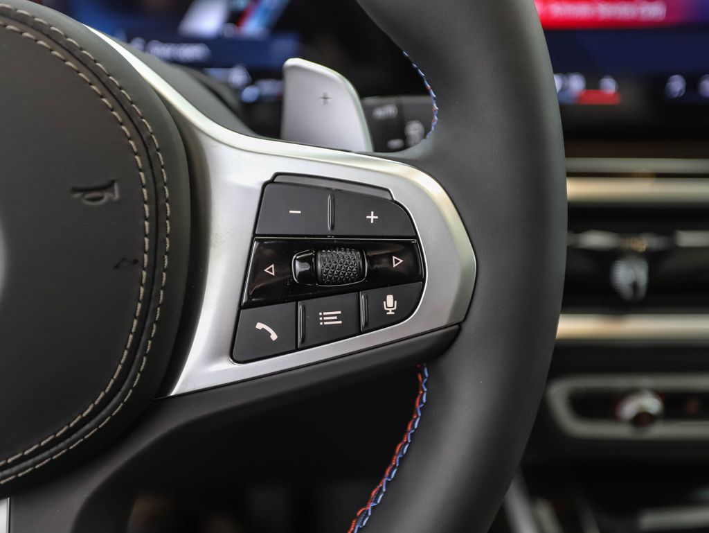 Thumbnail: 2026 BMW X7 - 13