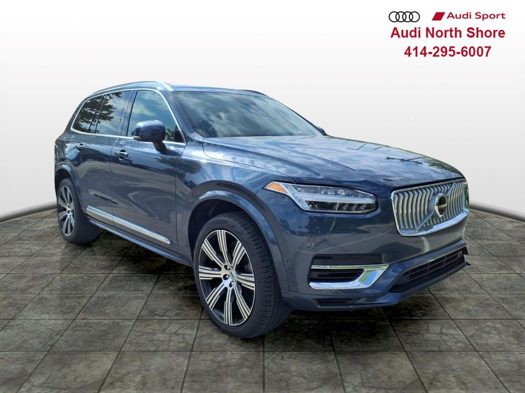 2024 Volvo XC90 Azul (Denim Blue Metallic) SUV/Crossover Tracción en las cuatro ruedas Automática