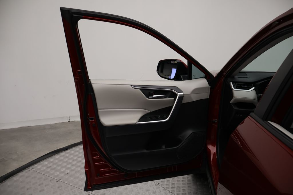 Thumbnail: 2025 Toyota RAV4 - 16
