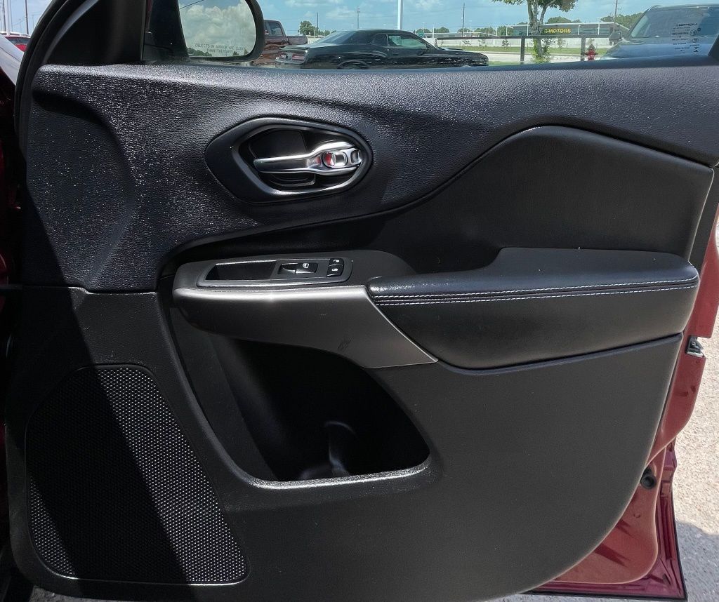 2019 Jeep Cherokee Latitude Red at Community Kia