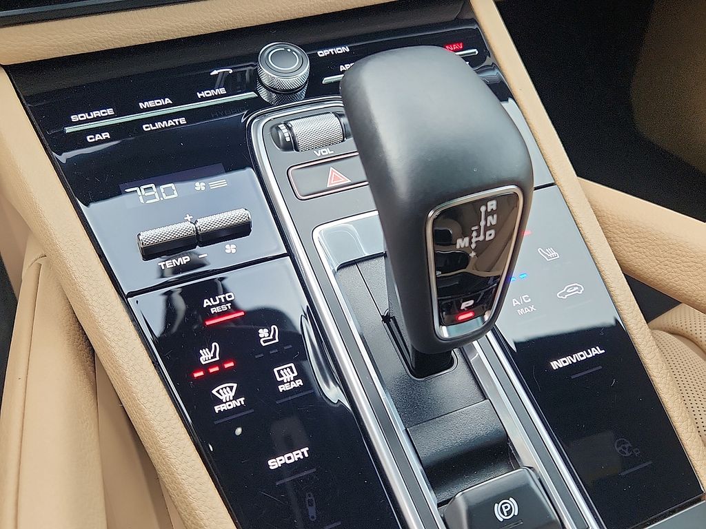 Thumbnail: 2022 Porsche Cayenne - 16