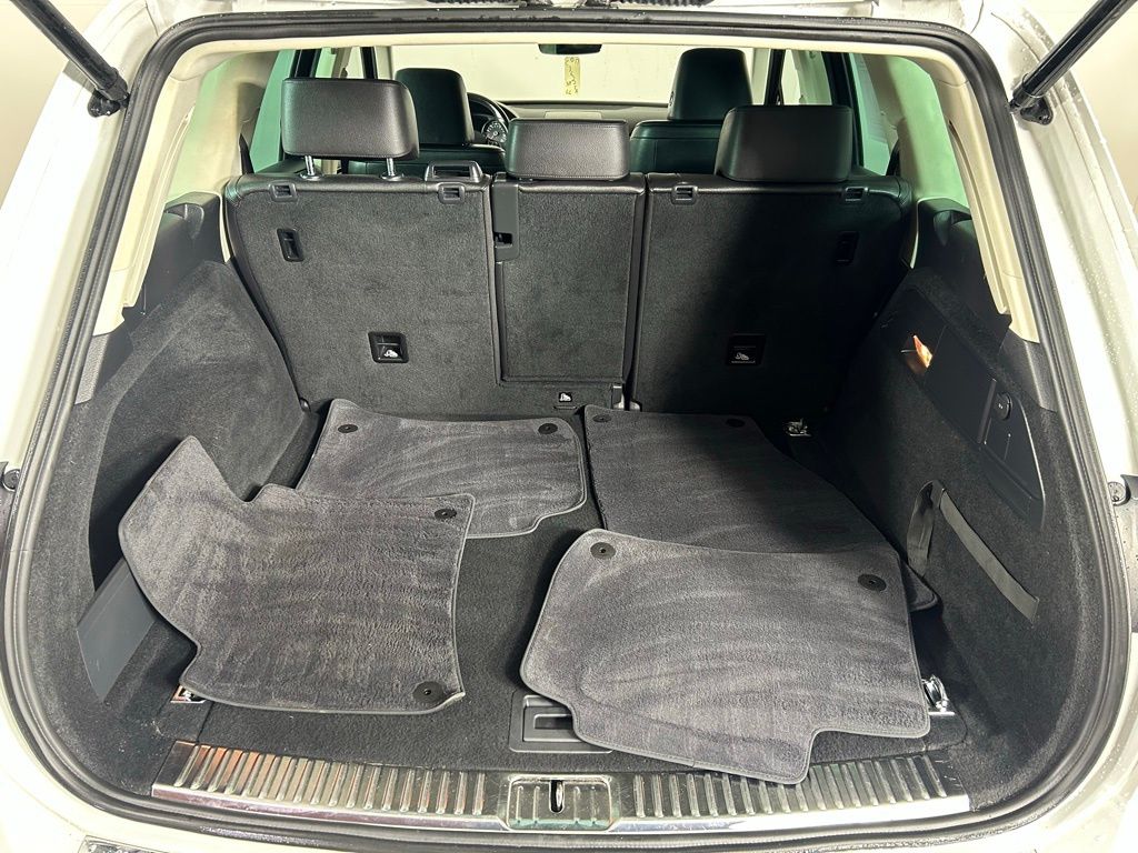 Used 2017  Volkswagen V6 Sport image 22