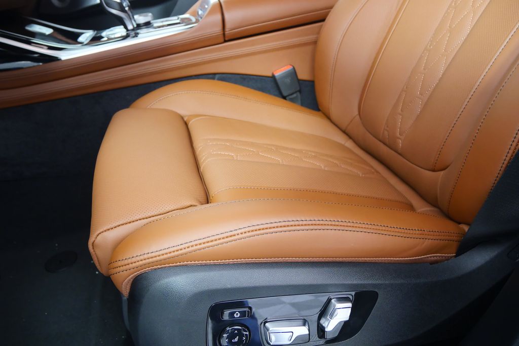 2026 BMW X7 Alpina XB7 13