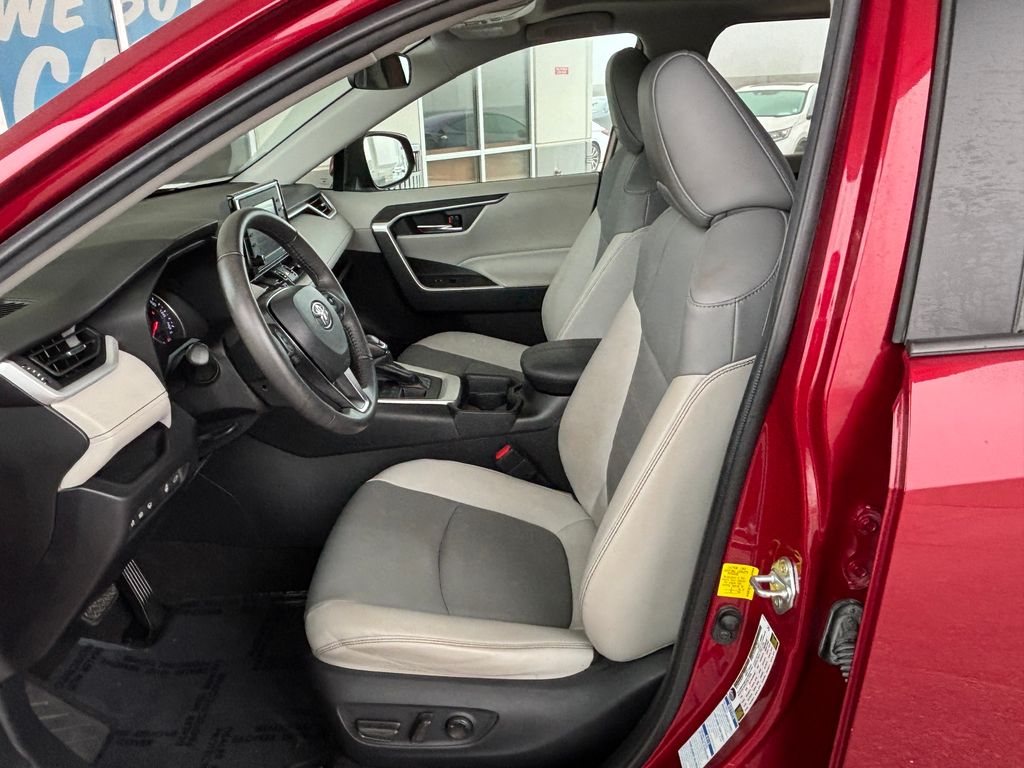 Thumbnail: 2021 Toyota RAV4 - 23