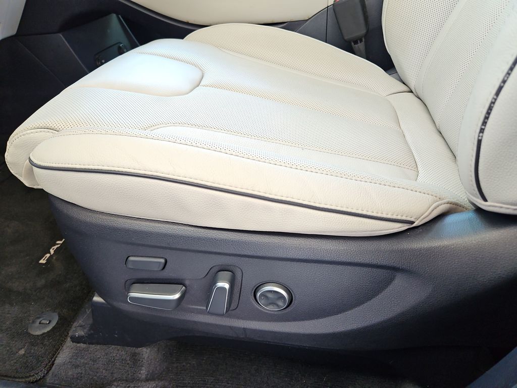 2024 Hyundai Palisade Limited Gray at Jones Ford