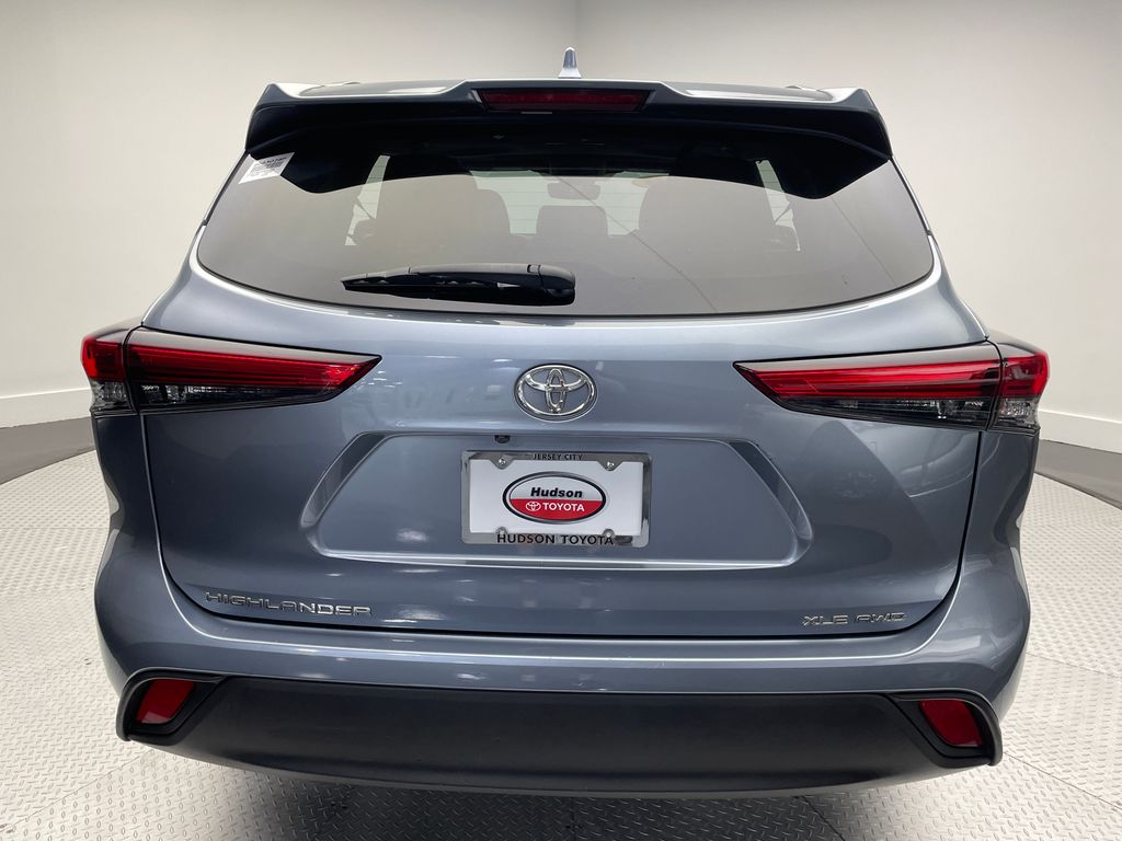 Thumbnail: 2021 Toyota Highlander - 6