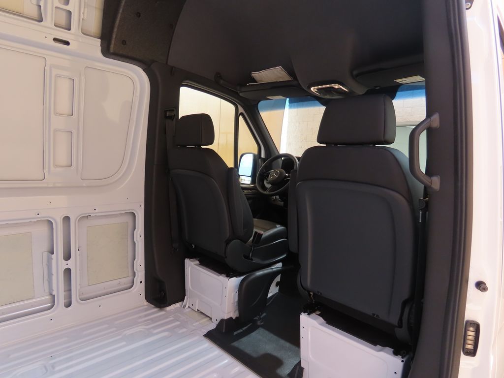 Thumbnail: 2025 Mercedes-Benz Sprinter - 23
