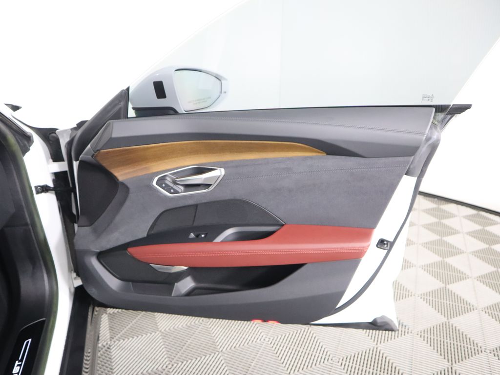 Thumbnail: 2023 Audi e-tron GT - 26