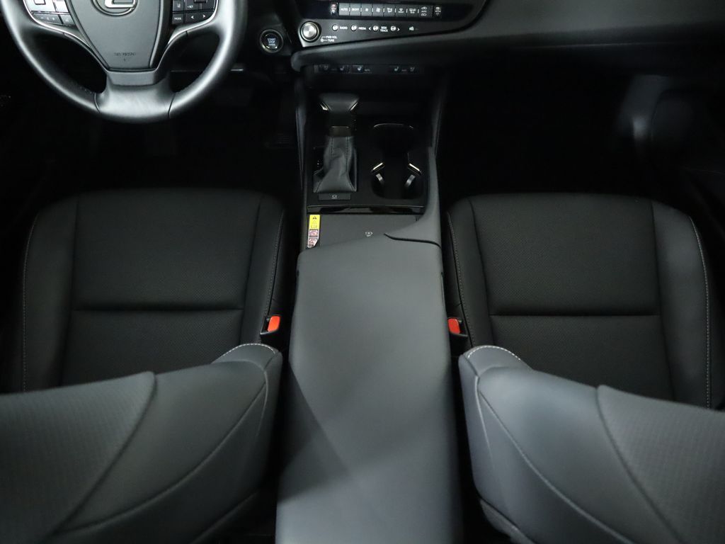 Thumbnail: 2025 Lexus ES - 17